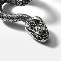 BRINCO DARK EAR CUFF UNITÁRIO SERPENTE AÇO COM DETALHE BLACK