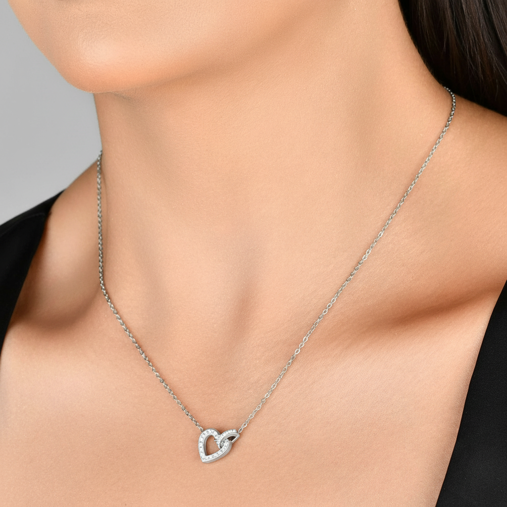 COLAR GLOW CORRENTE CADEADA 1,5MM PENDENTE CORAÇÃO VAZADO COM CRISTAIS