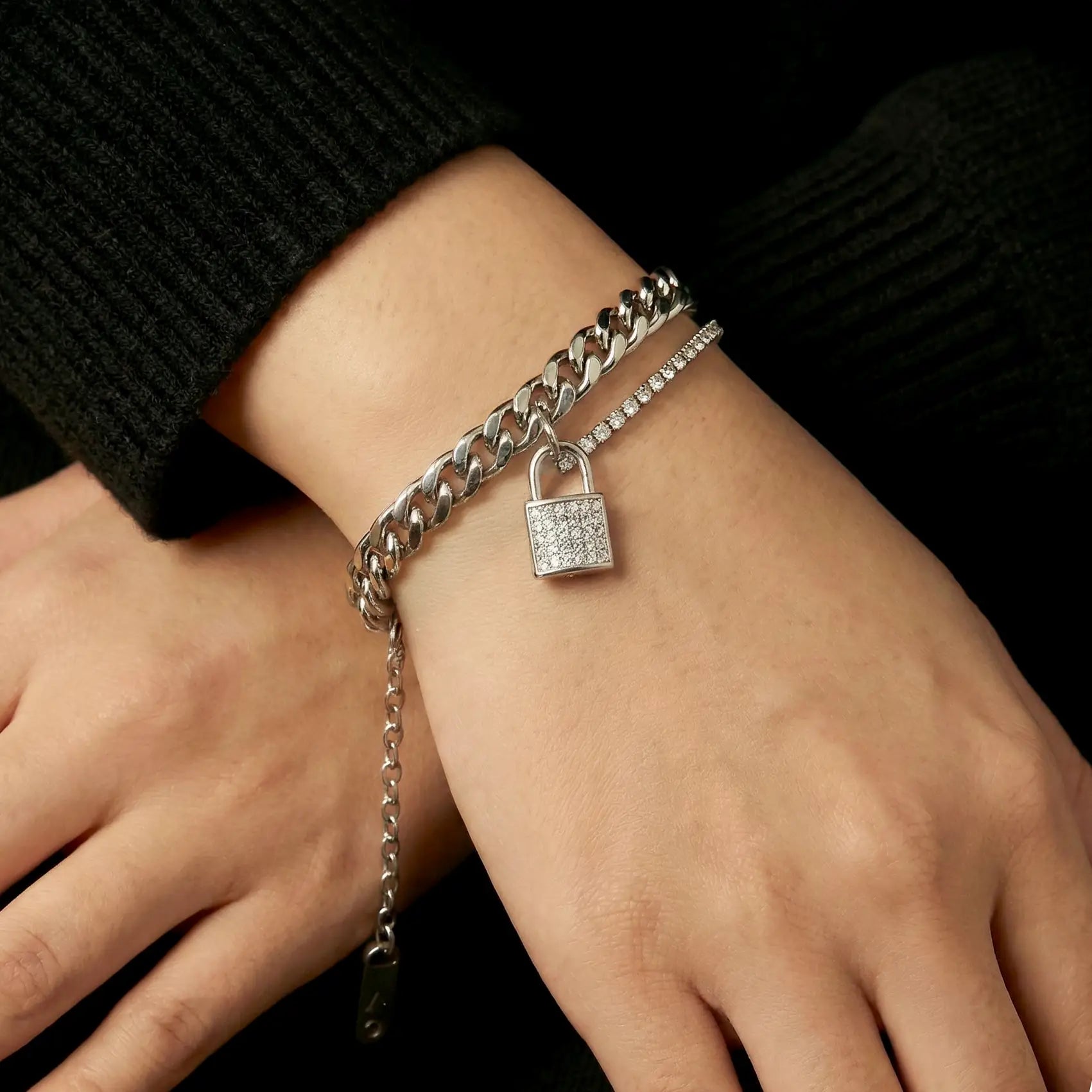 PULSEIRA MAX DUPLO ELO GRUMET E RIVIERA ZIRCÔNIAS PINGENTE CADEADO