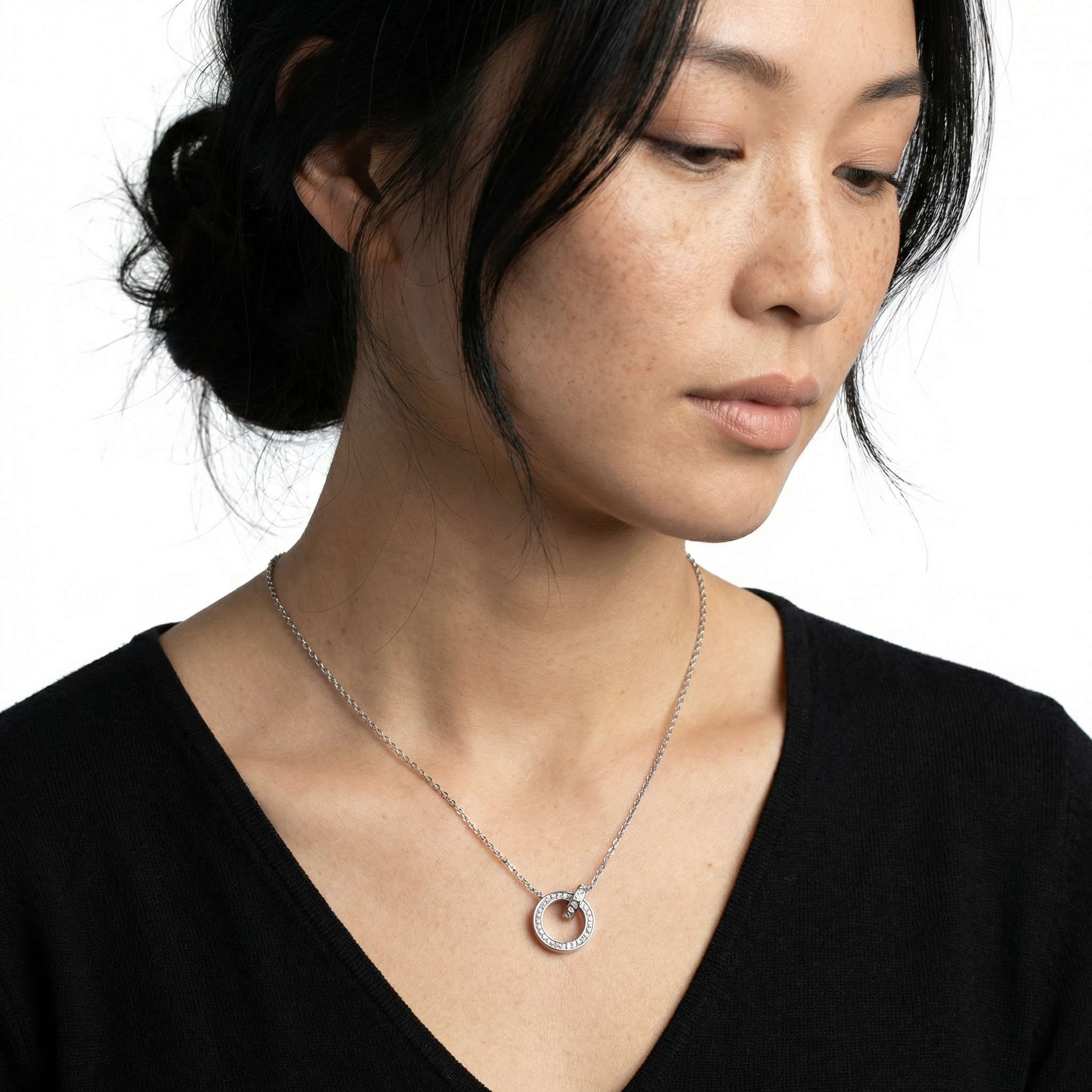 Colar Glow Pendente Redondo com Cristais