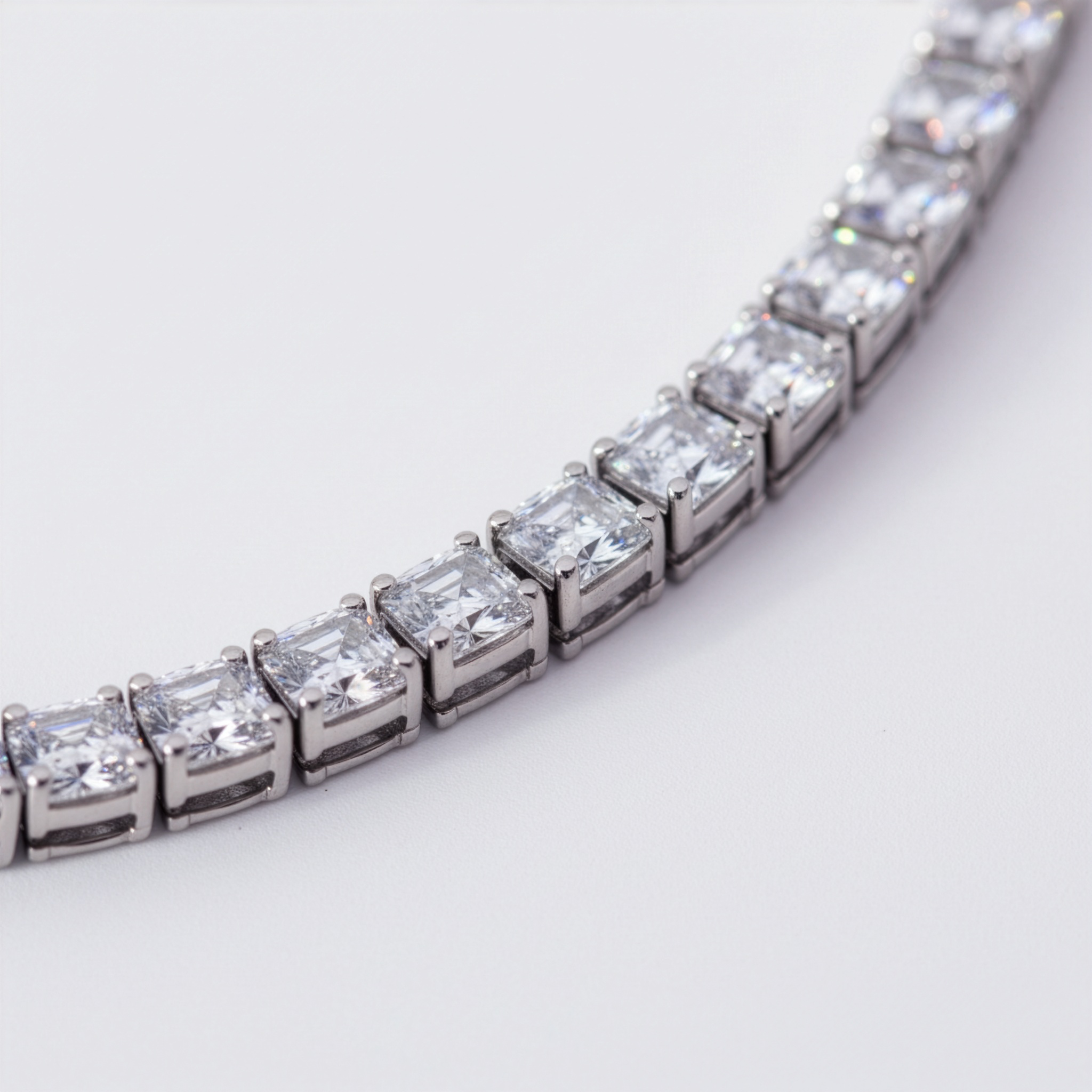 Colar Cravejado Com Zircônias